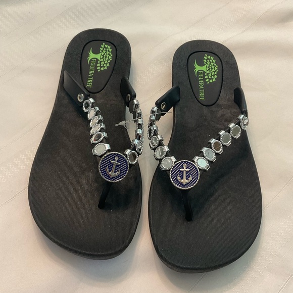 New Figuera Tree Flip Flops. Size 8 - Picture 5 of 5
